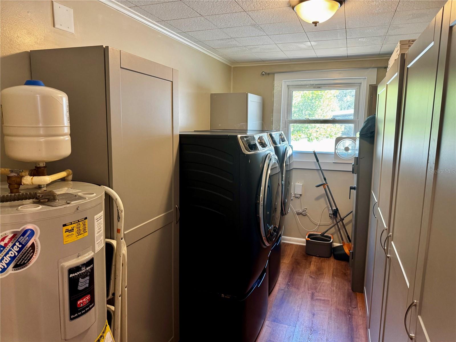 FAIRVIEW - Residential