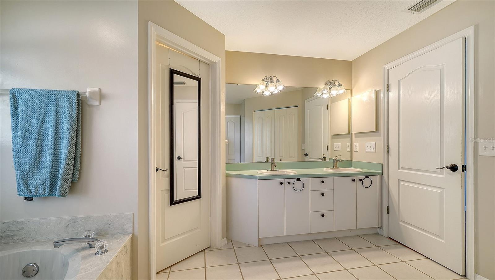 RIVERS EDGE - Residential