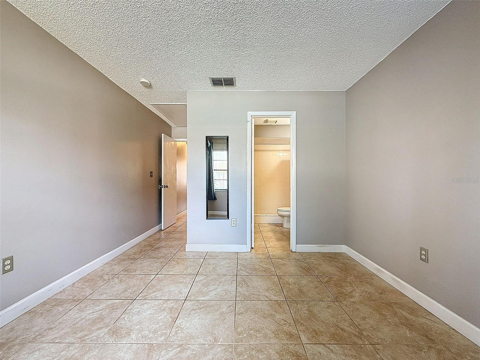 BROOKVIEW VILLAS - Residential Lease