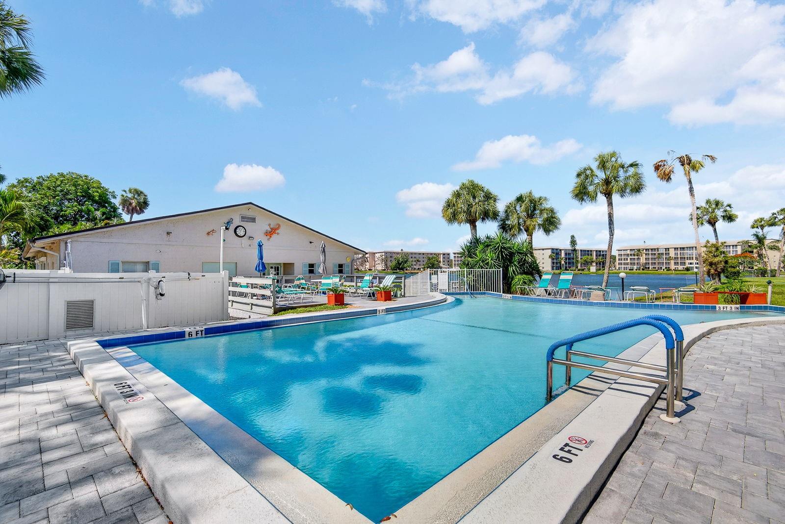 BAYSHORE ON THE LAKE APTS III SEC2 - Residential
