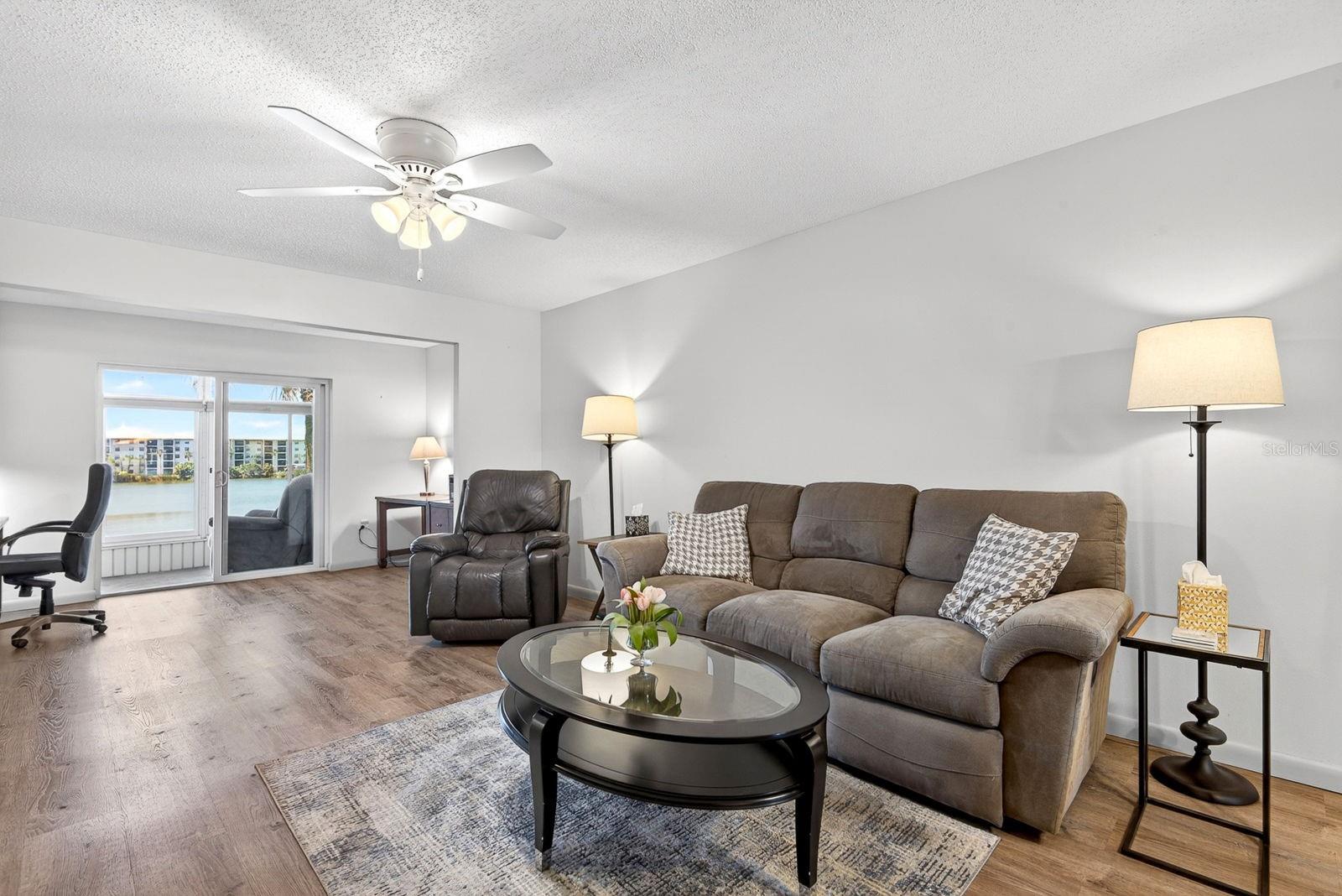 BAYSHORE ON THE LAKE APTS III SEC2 - Residential