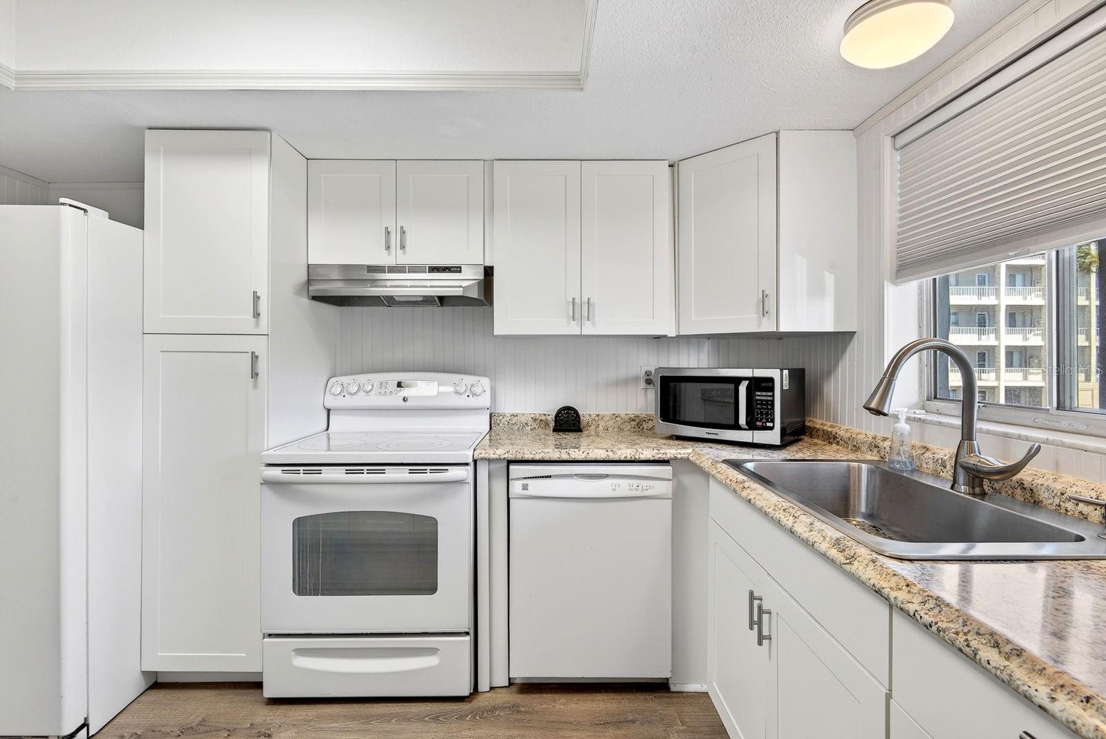 BAYSHORE ON THE LAKE APTS III SEC2 - Residential