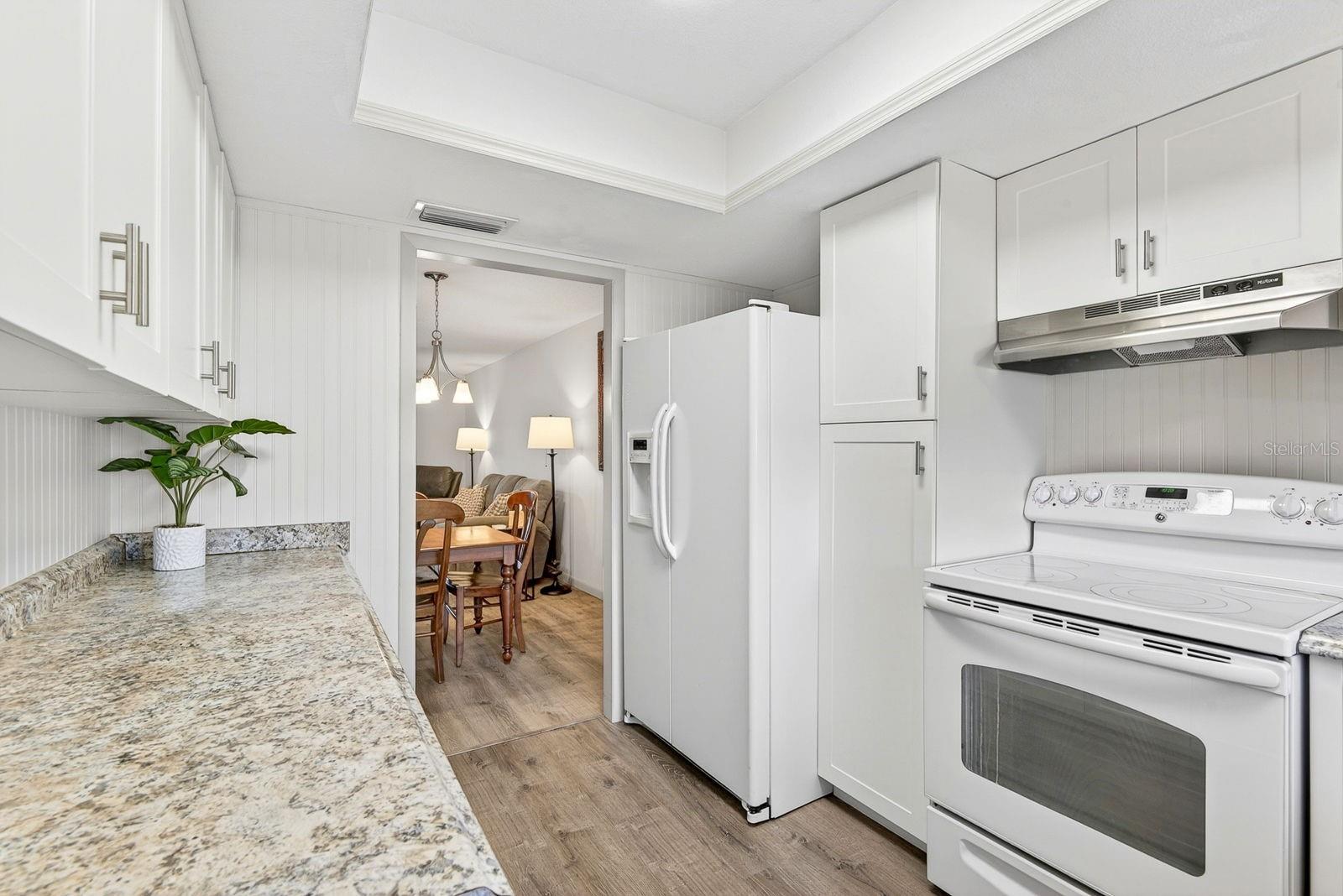 BAYSHORE ON THE LAKE APTS III SEC2 - Residential