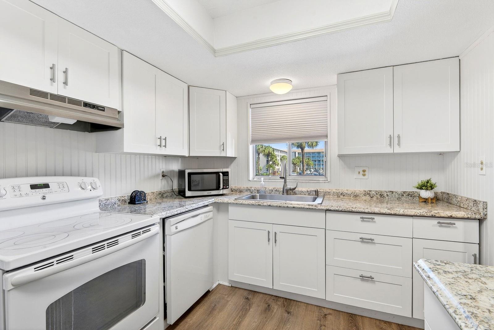 BAYSHORE ON THE LAKE APTS III SEC2 - Residential