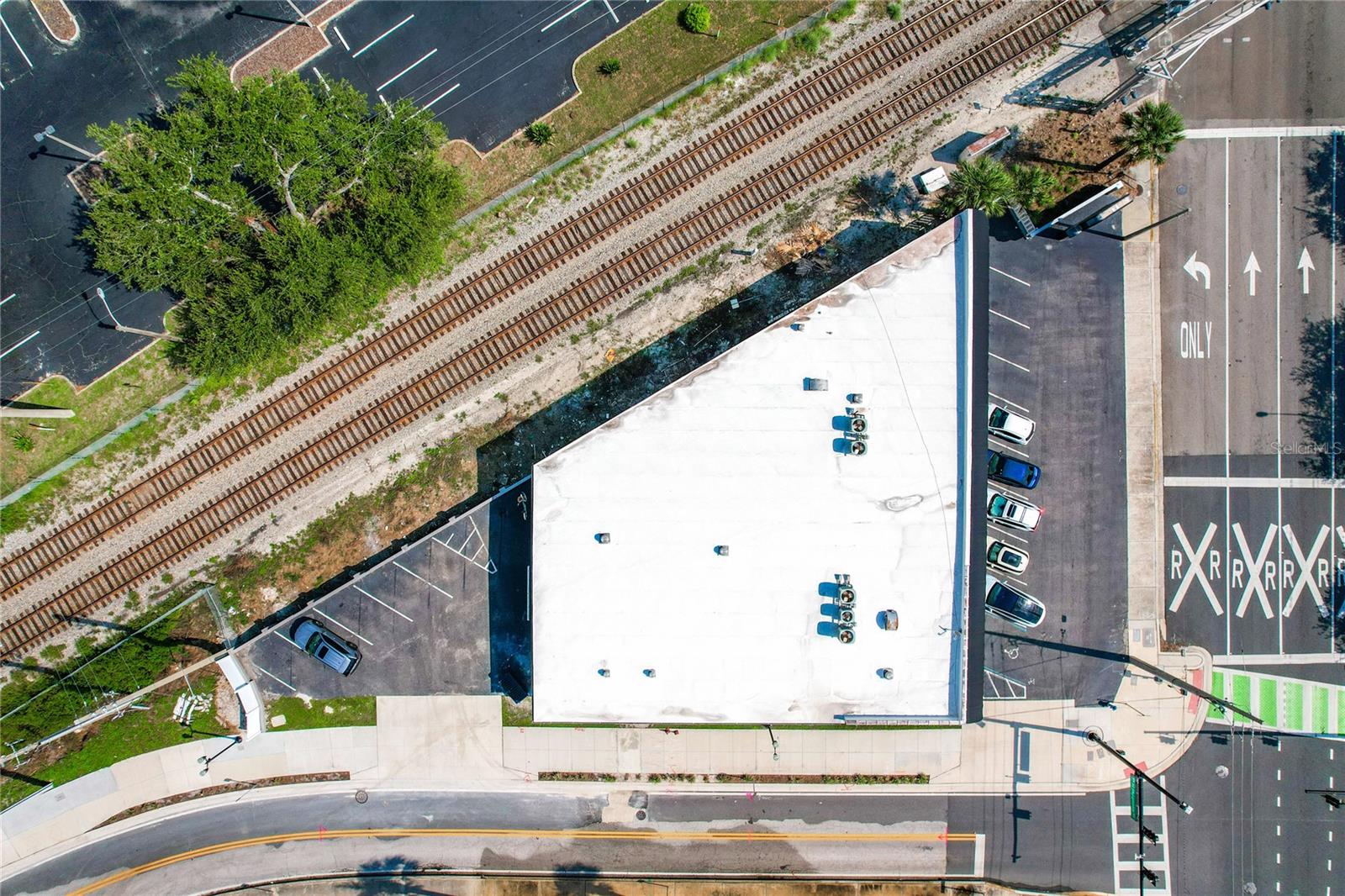 FAIROAKS & IVANHOE - Commercial Lease