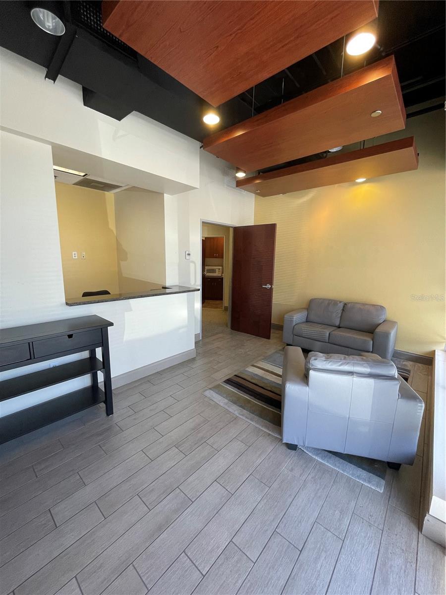 FAIROAKS & IVANHOE - Commercial Lease