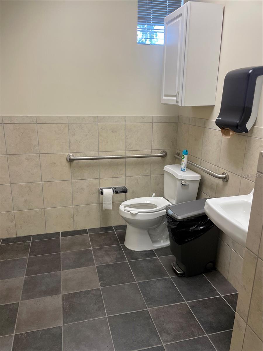 FAIROAKS & IVANHOE - Commercial Lease