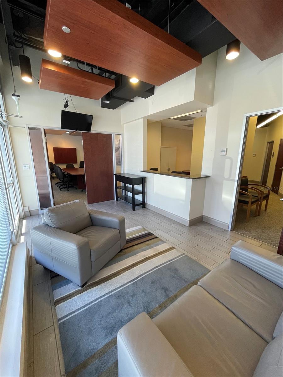 FAIROAKS & IVANHOE - Commercial Lease