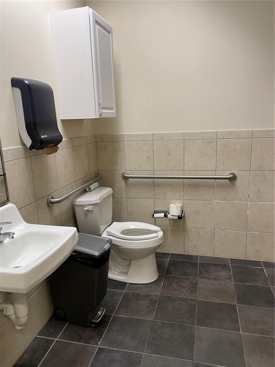 FAIROAKS & IVANHOE - Commercial Lease