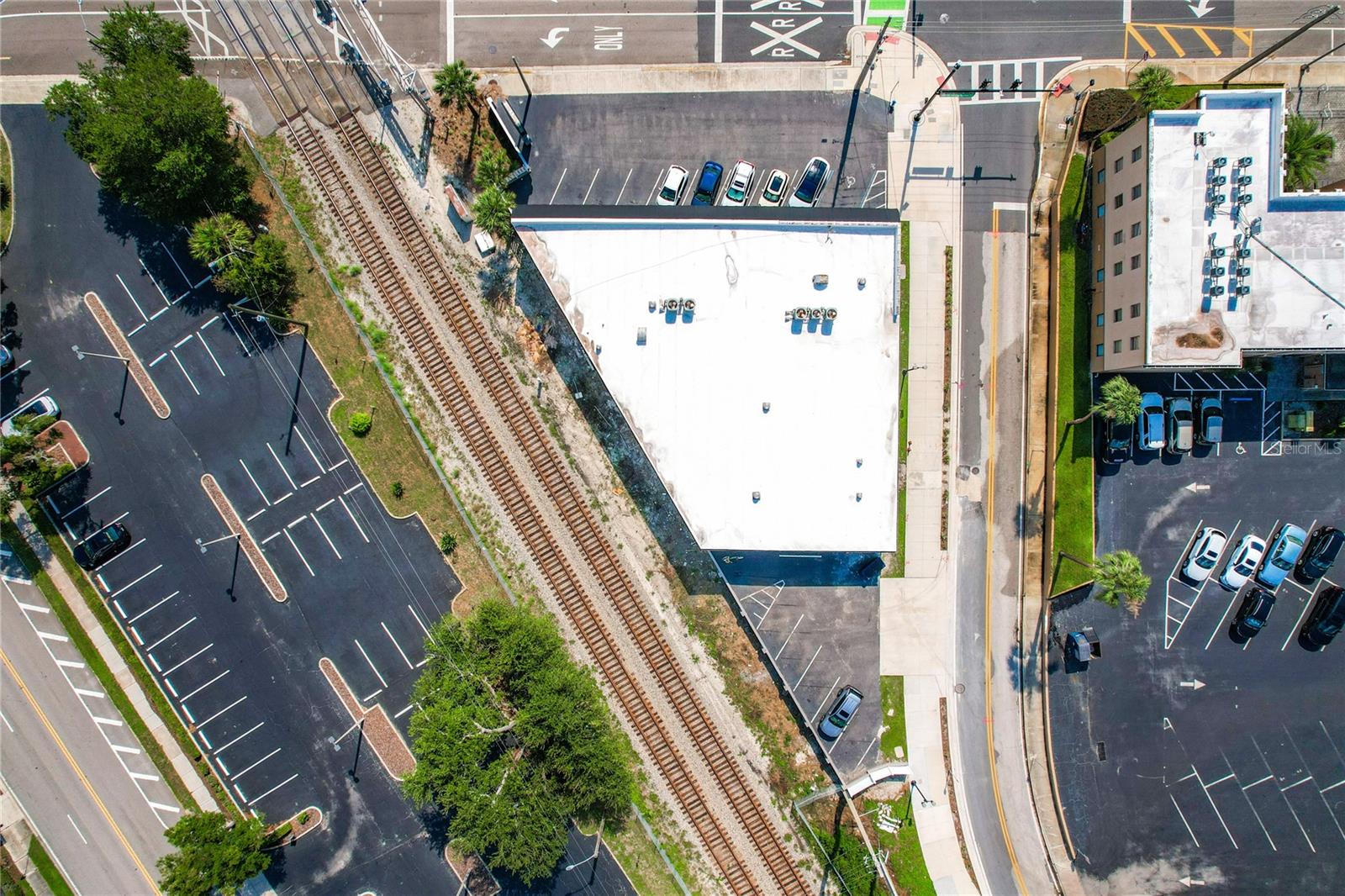 FAIROAKS & IVANHOE - Commercial Lease