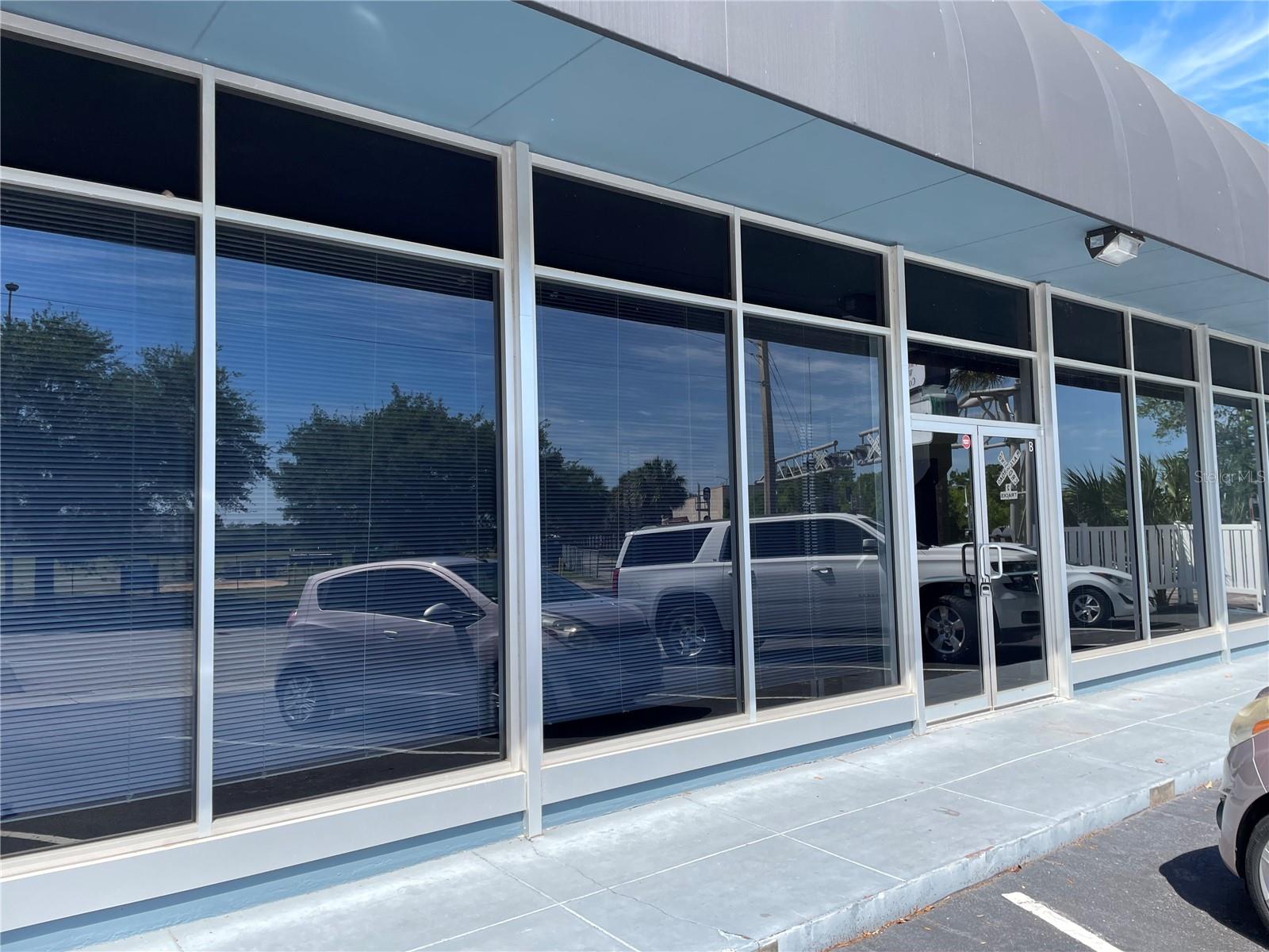 FAIROAKS & IVANHOE - Commercial Lease