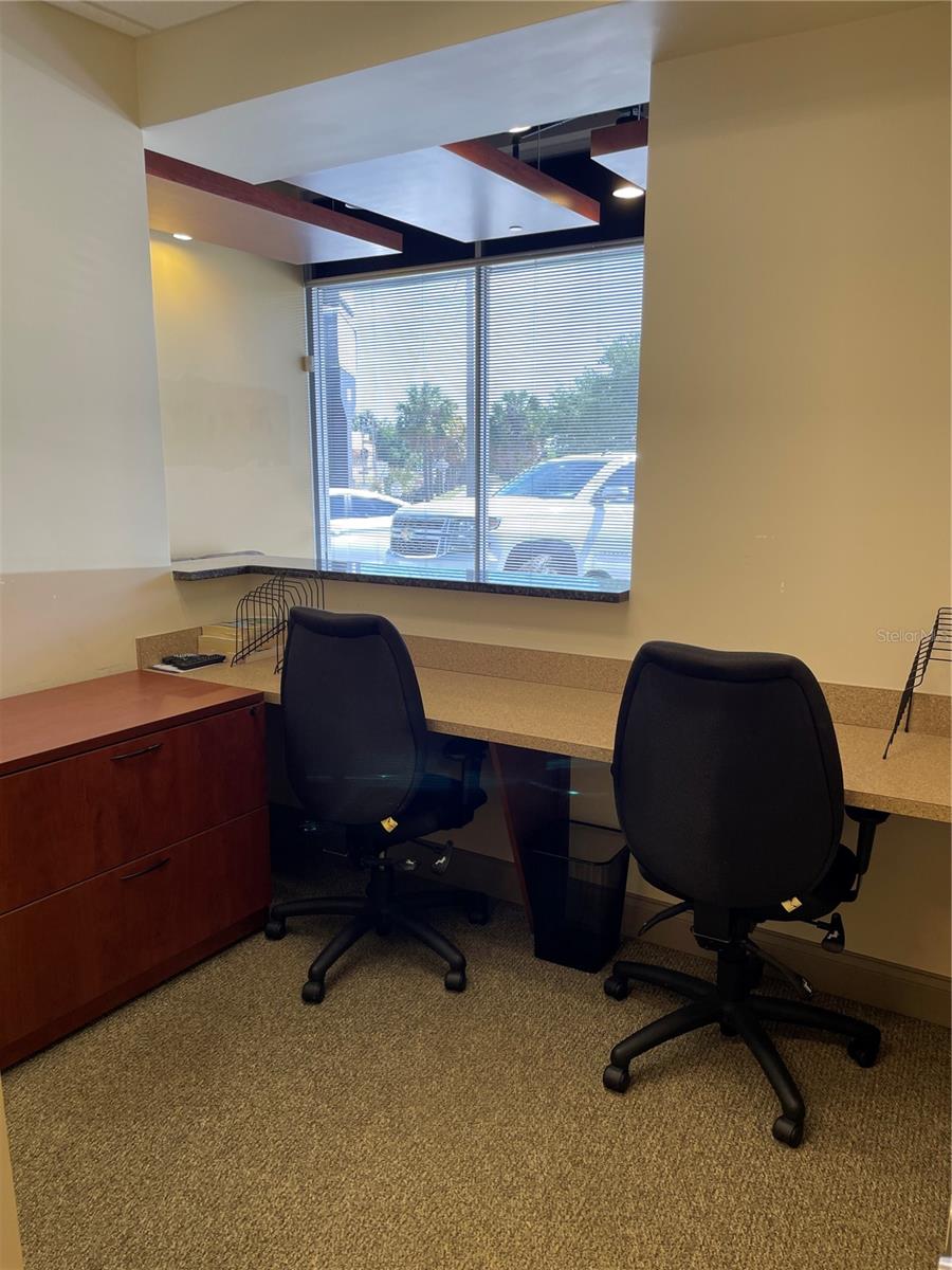 FAIROAKS & IVANHOE - Commercial Lease