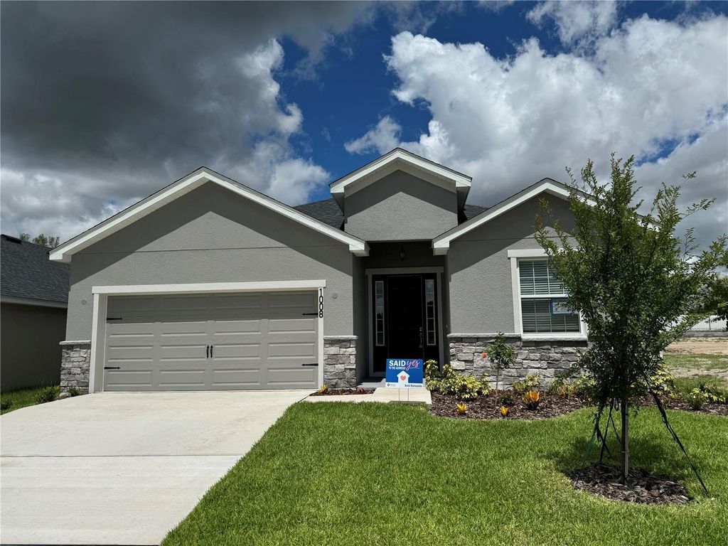 Photo of 1008 Aruba Avenue, Mulberry, FL 33860 (MLS # L4960775)