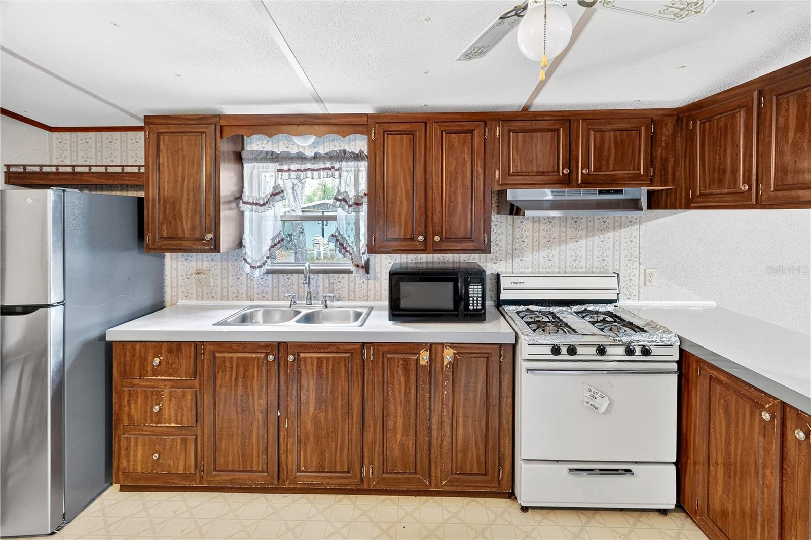 B & R SUB - Residential