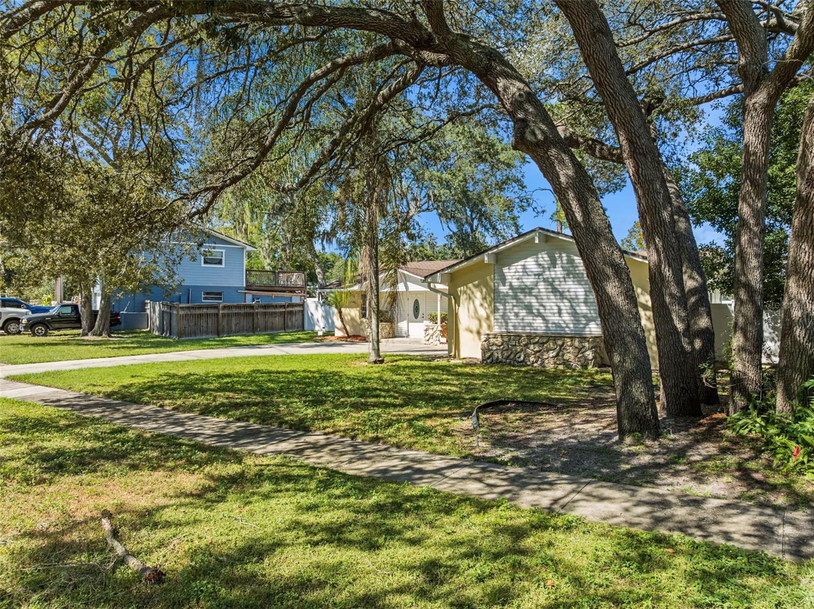 ROLLING OAKS - Residential