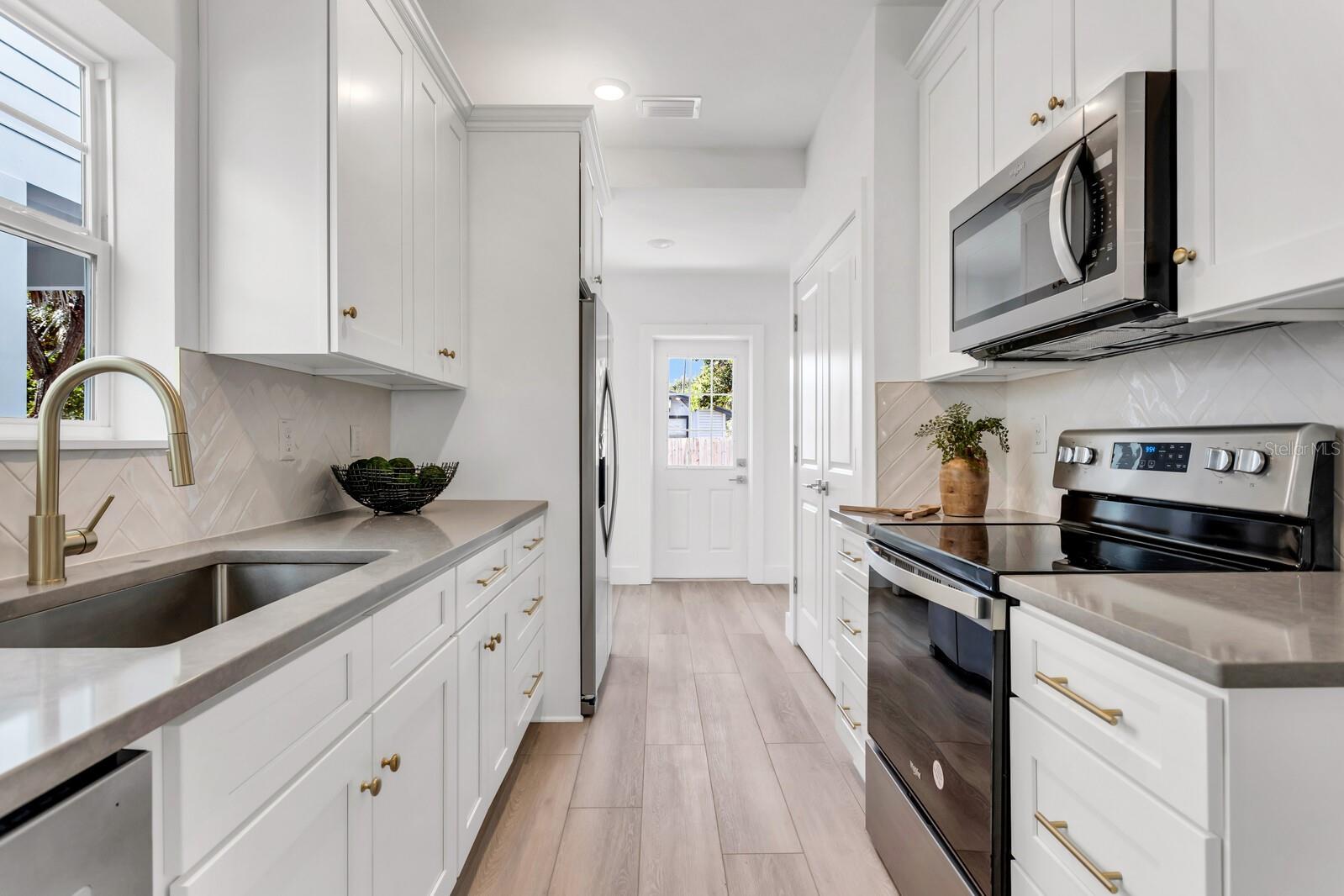 MACFARLANES ADDS - Residential Lease