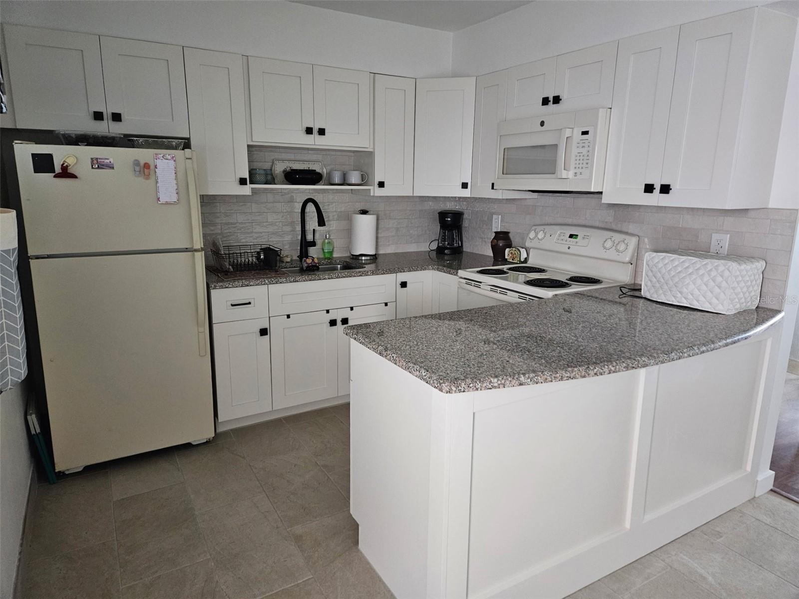 GULFSTREAM TOWERS - Residential Lease