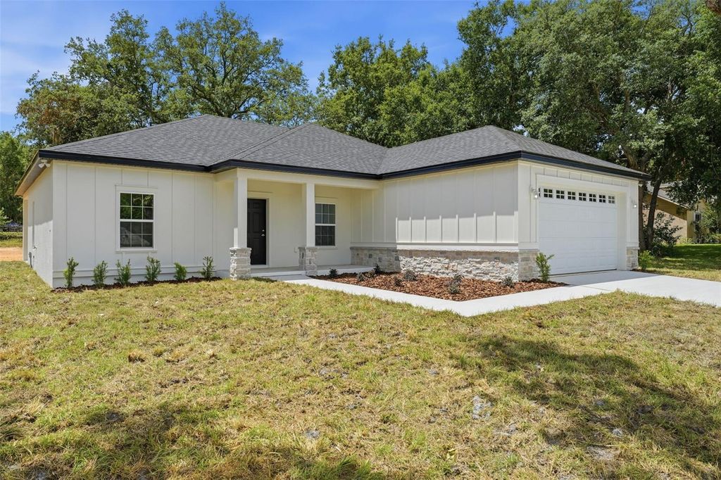 Photo of 13404 New York Avenue, Astatula, FL 34705 (MLS # G5111496)