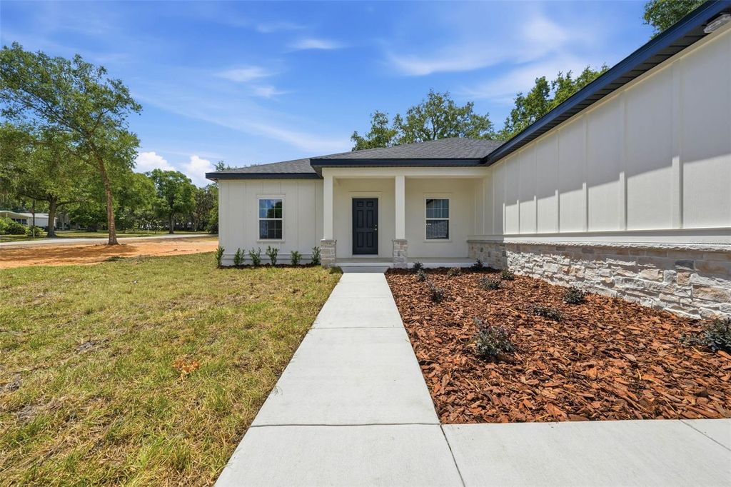 Photo of 13404 New York Avenue, Astatula, FL 34705 (MLS # G5111496)