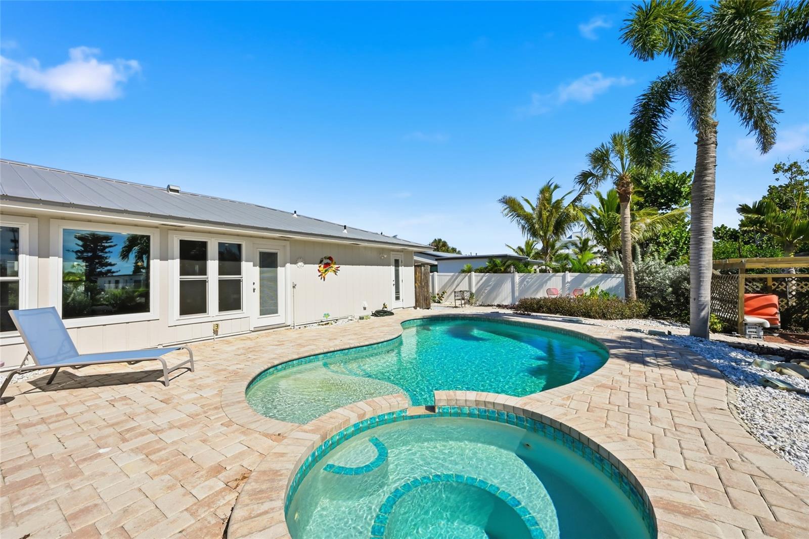 HOLMES BEACH 17TH UNIT - Residential