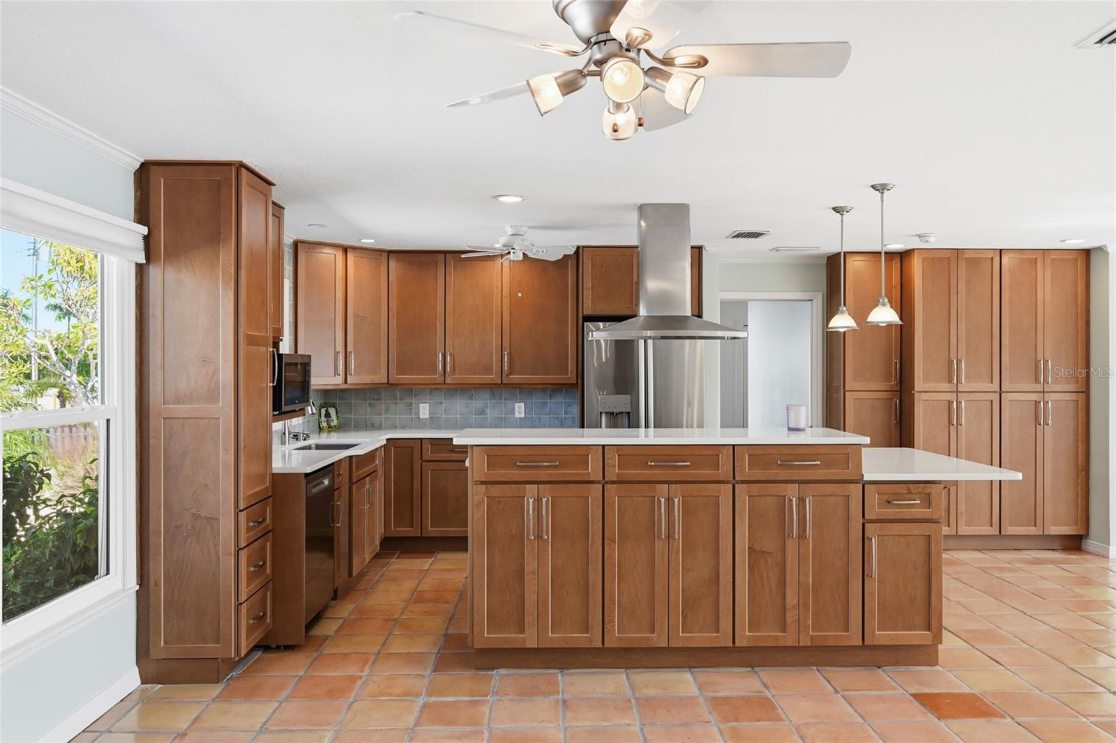 HOLMES BEACH 17TH UNIT - Residential