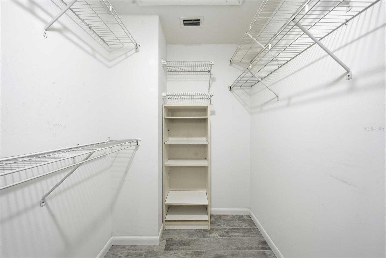 LAKE OF THE WOODS SEC 05 TWNHS - Residential