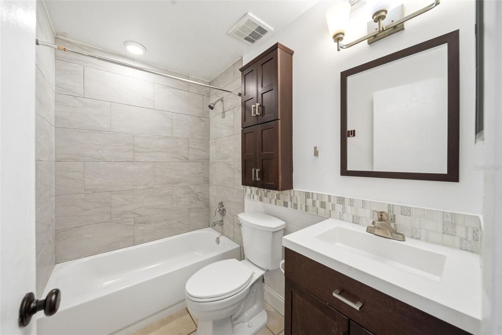 LAKE OF THE WOODS SEC 05 TWNHS - Residential