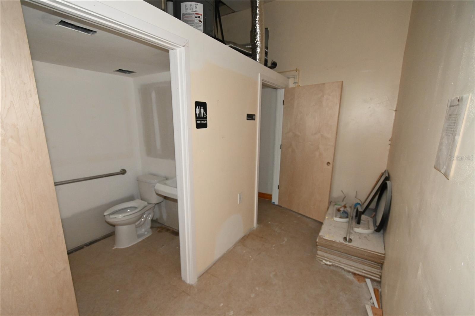 UMATILLA GILES & HAUCK - Commercial Sale