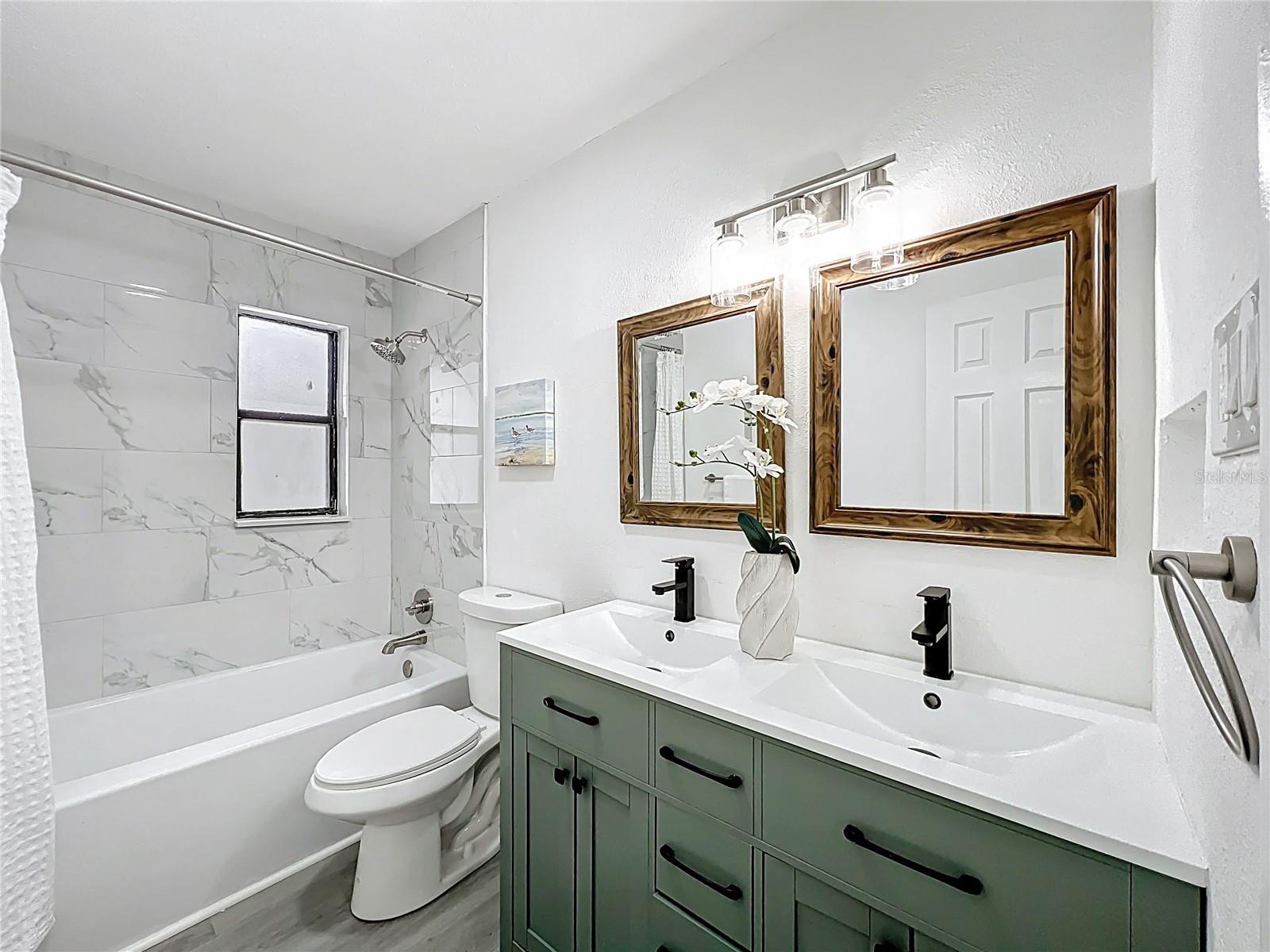 PINEWOOD VILLAS - Residential