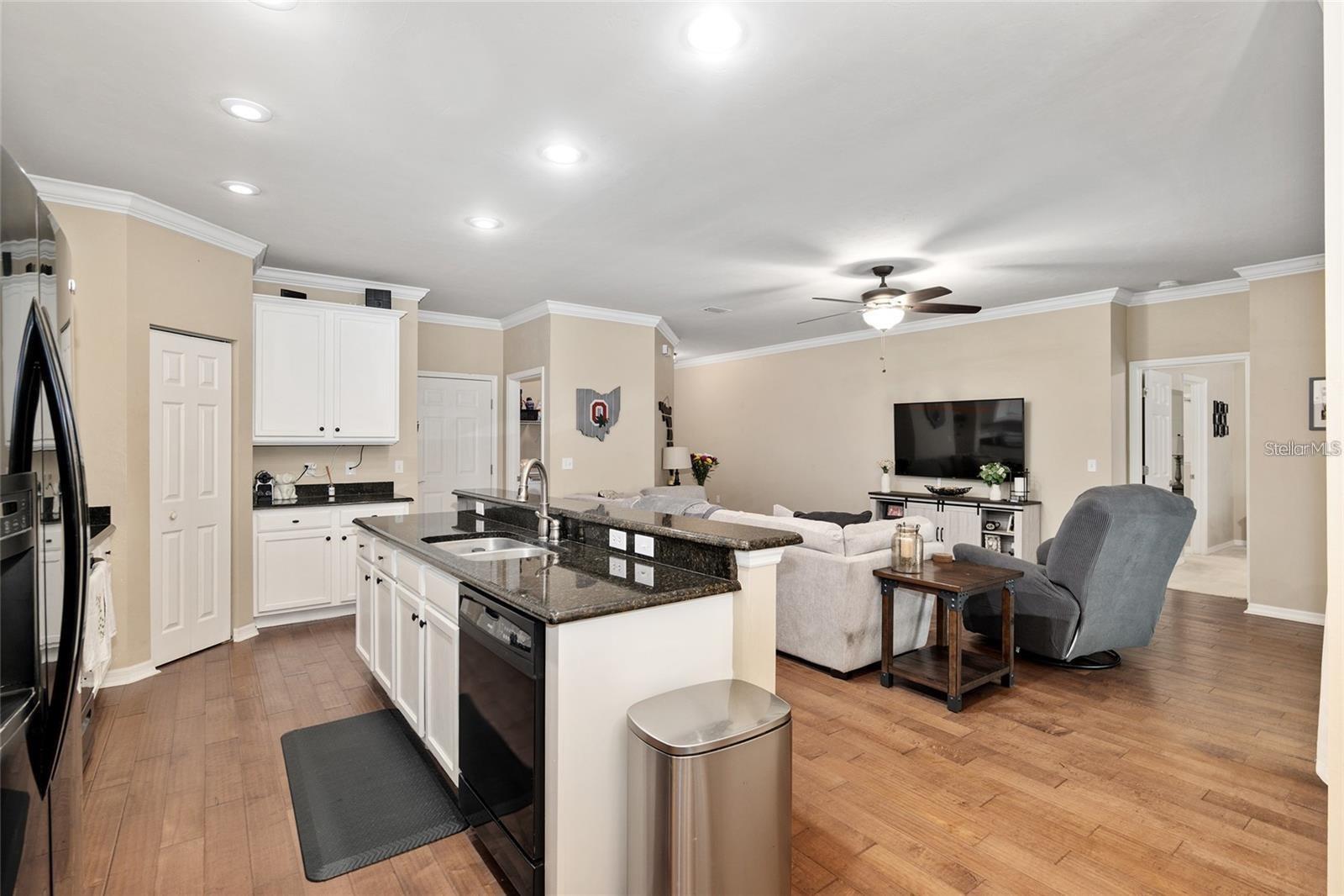 HAILE PLANTATION MARKET SQUARE - Residential Lease
