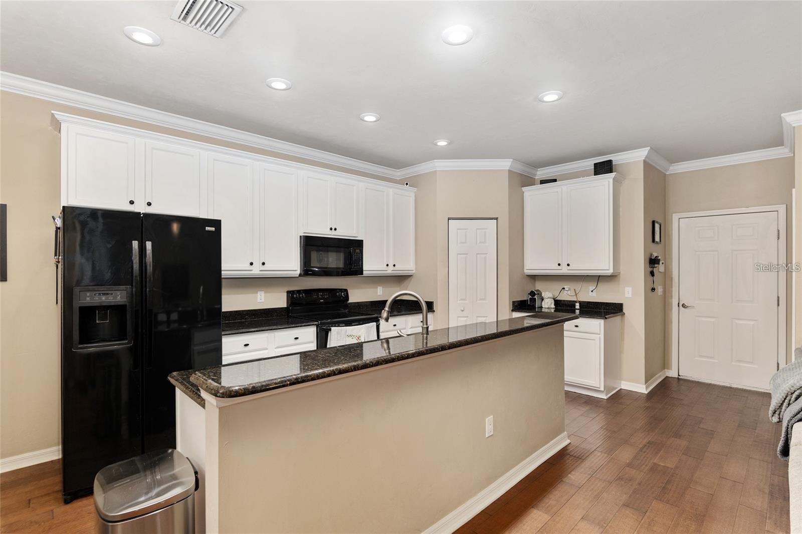 HAILE PLANTATION MARKET SQUARE - Residential Lease