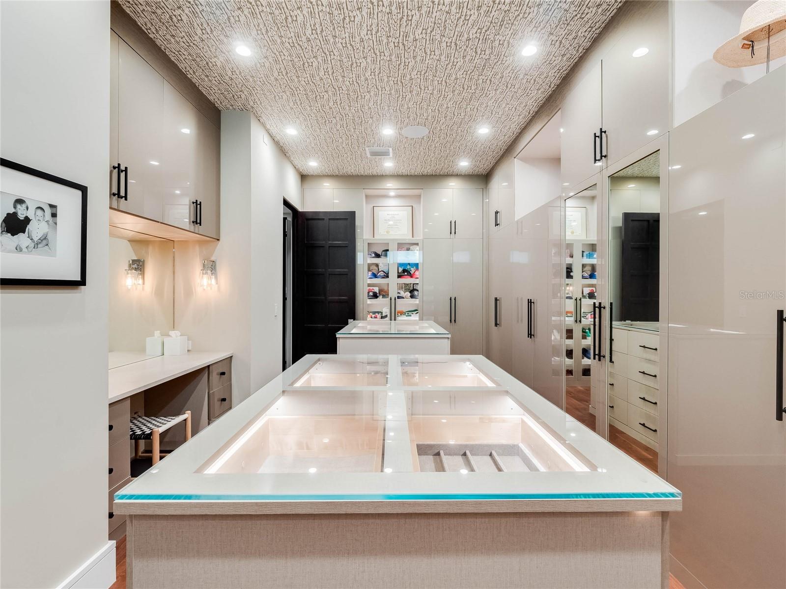 MORSE & PENNSYLVANIA TWNHMS - Residential