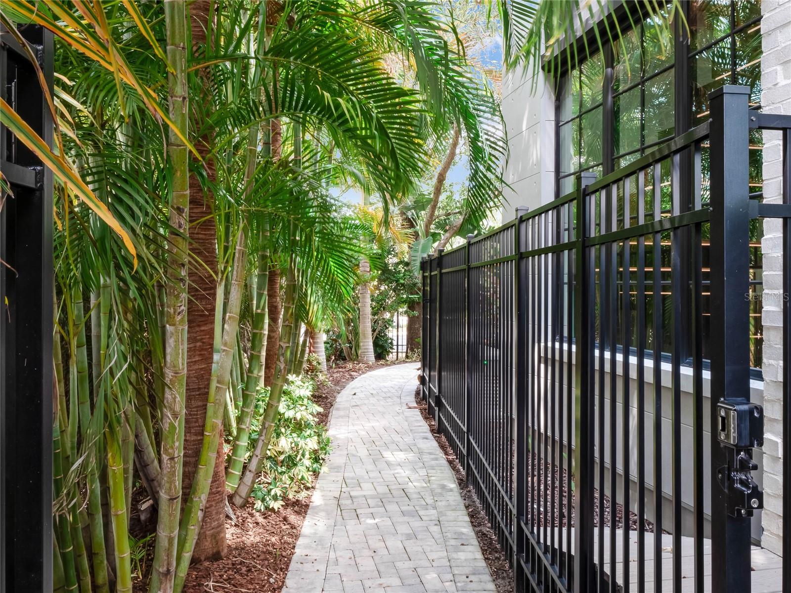 MORSE & PENNSYLVANIA TWNHMS - Residential