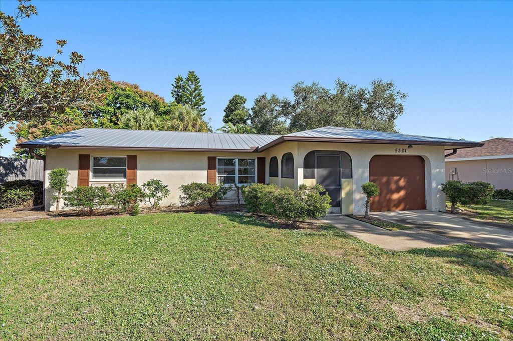 Photo of 5321 Foxwood Drive, Sarasota, FL 34232 (MLS # A4670079)