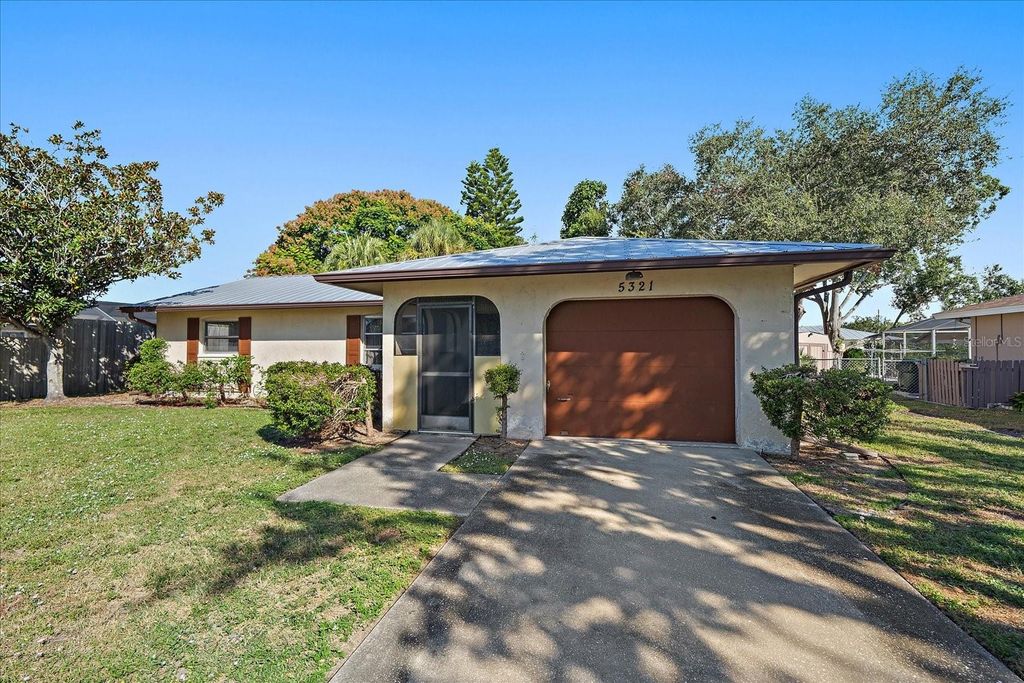 Photo of 5321 Foxwood Drive, Sarasota, FL 34232 (MLS # A4670079)