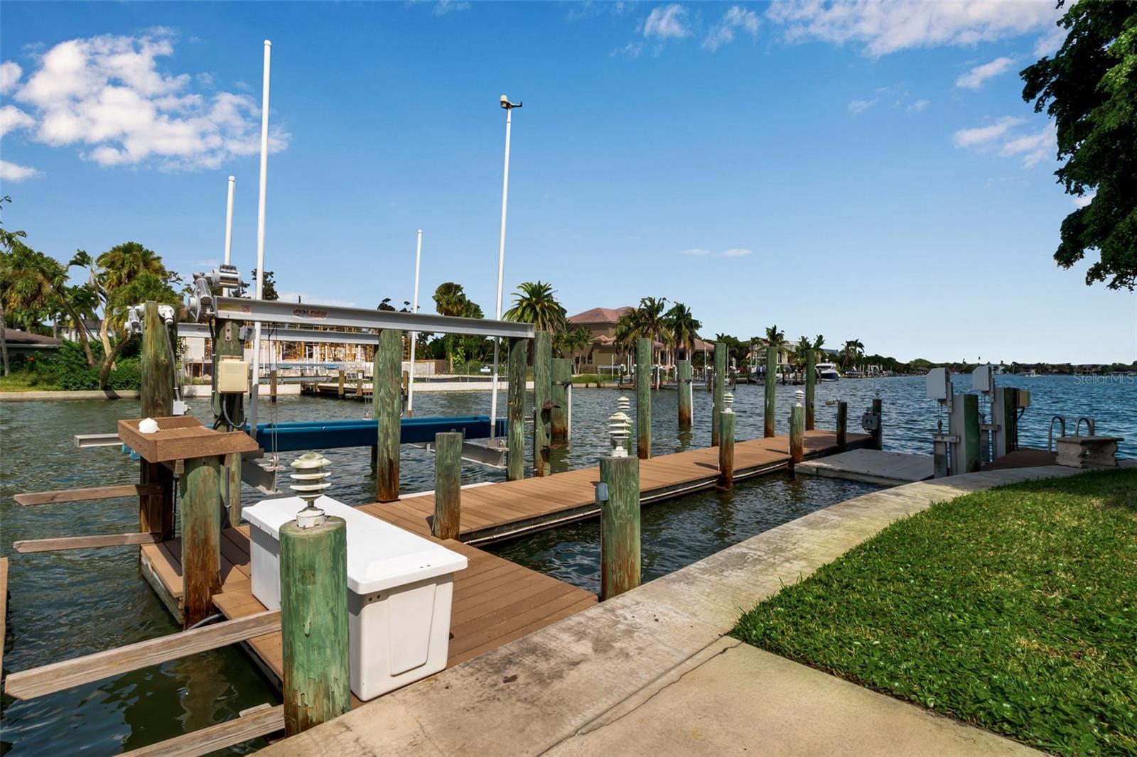 BAY ISLAND SHORES - Residential