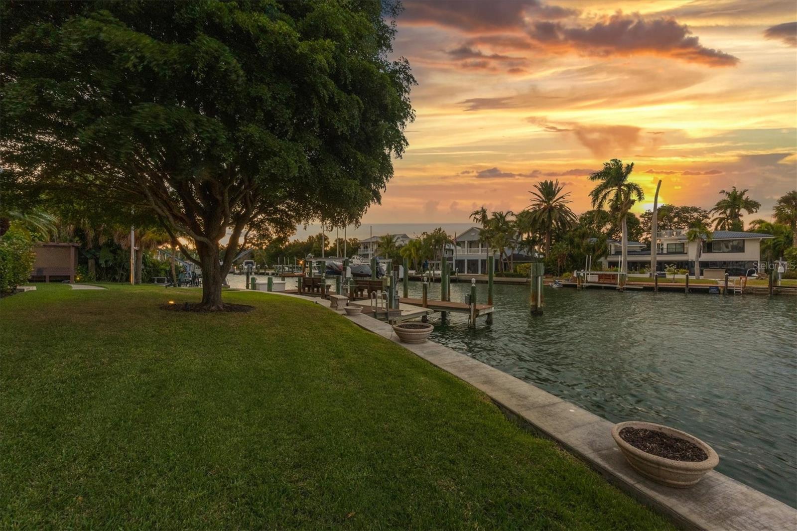 BAY ISLAND SHORES - Residential