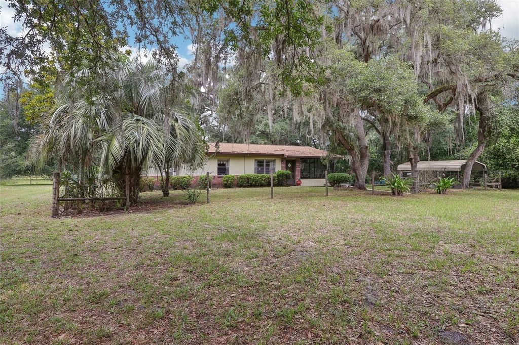 Photo of 774 SE 116th Lane, Webster, FL 33597 (MLS # G5112401)