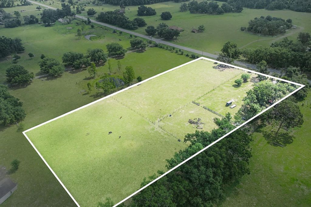 Photo of 16037 S County Road 39, Lithia, FL 33547 (MLS # TB8377134)