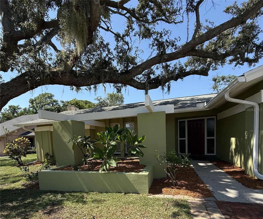 Photo of 1390 Ventnor Avenue, Tarpon Springs, FL 34689 (MLS # TB8413684)