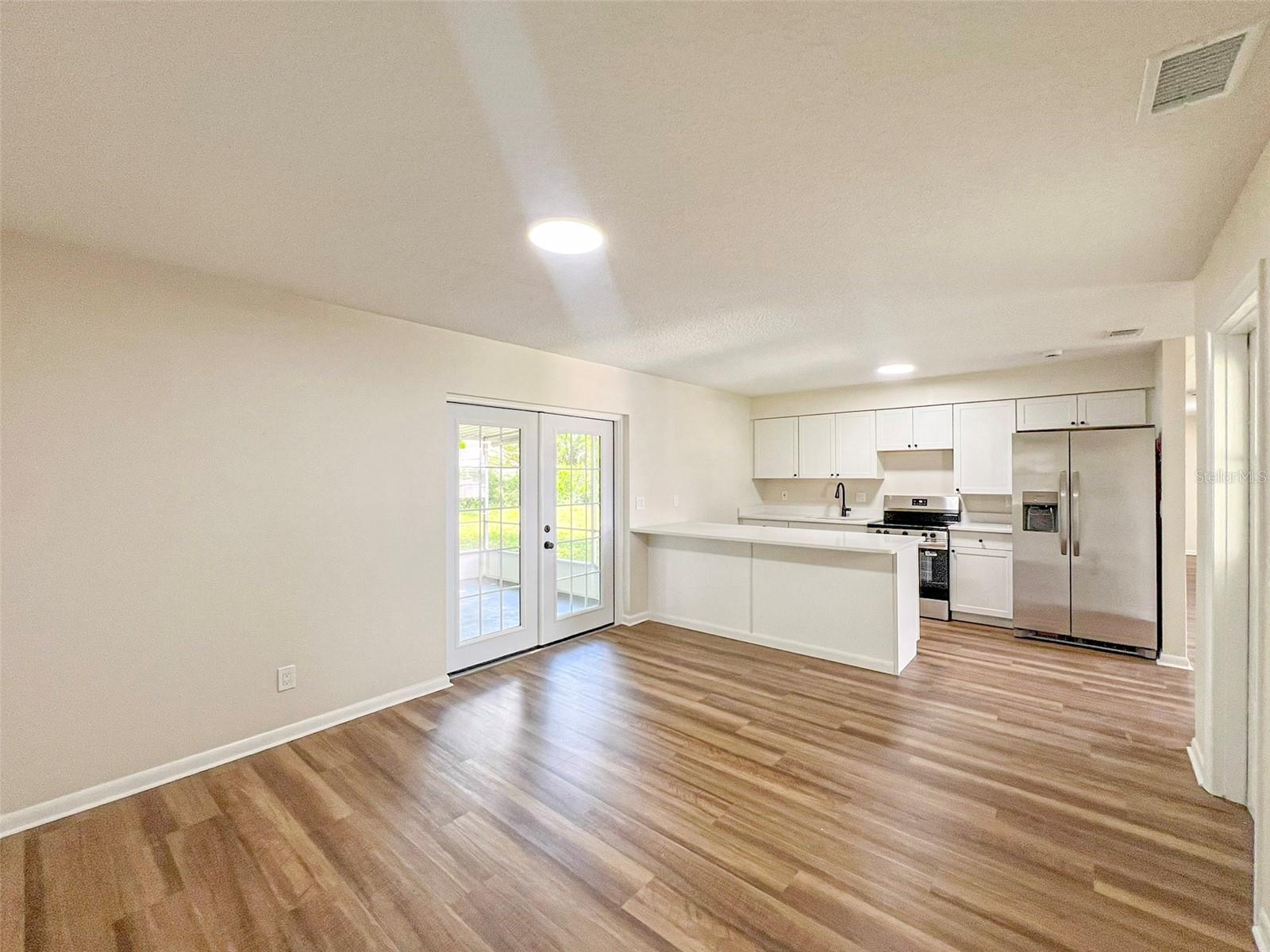 ALAMO VILLAGE - Residential Lease