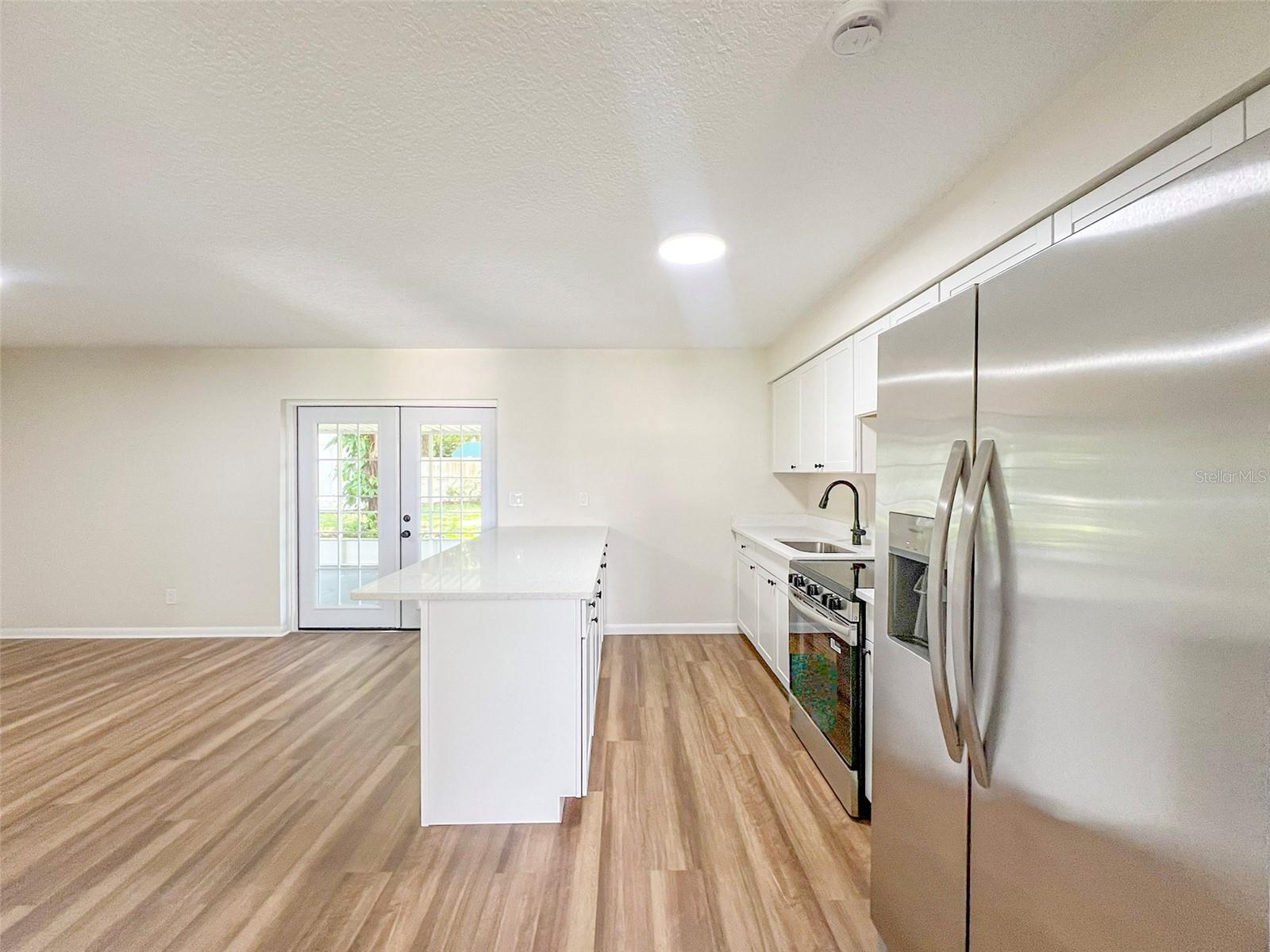 ALAMO VILLAGE - Residential Lease