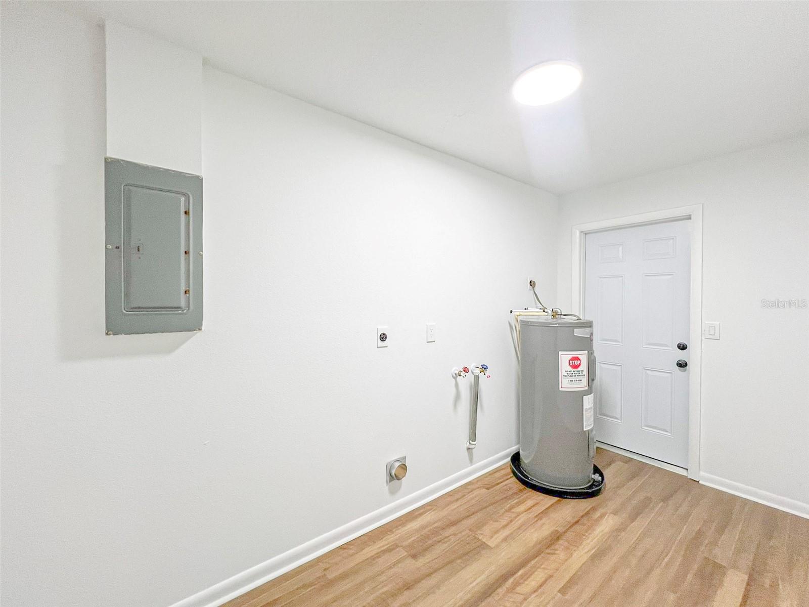 ALAMO VILLAGE - Residential Lease