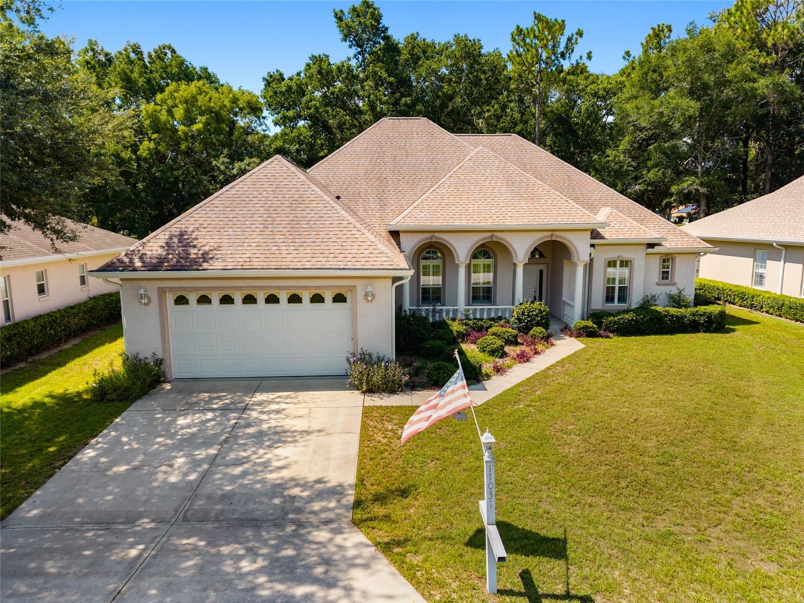 2237 SQ FT ON THE 12TH FAIRWAY OF GOLF COURSE ROOF 2023