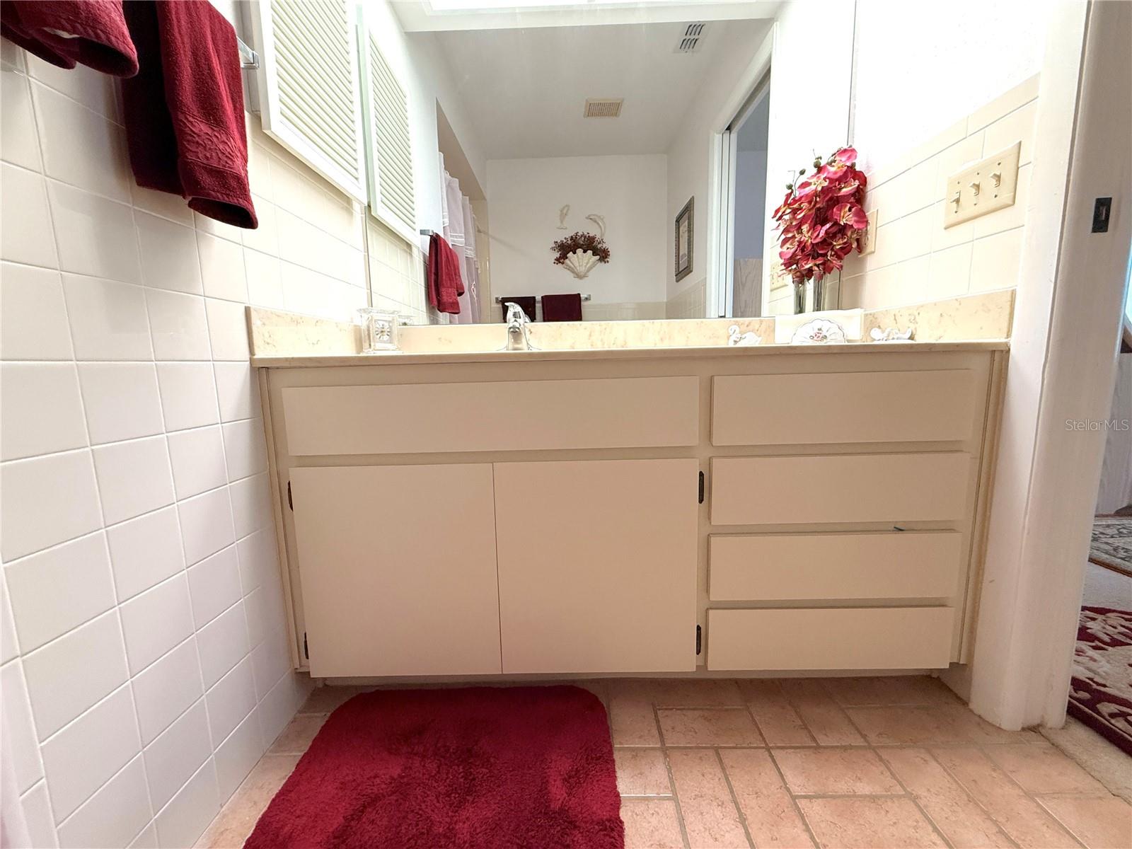 CHATEAU VILLAGE CONDO 04 - Residential