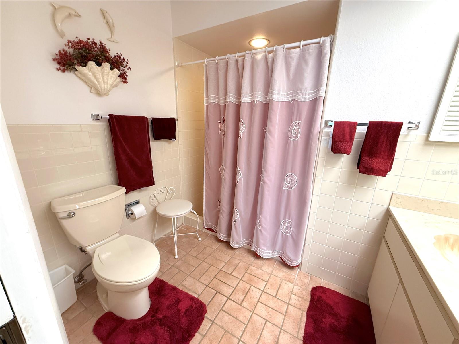 CHATEAU VILLAGE CONDO 04 - Residential