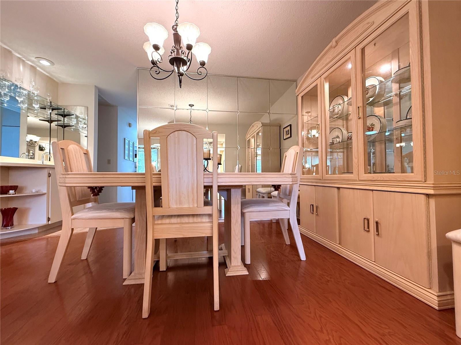 CHATEAU VILLAGE CONDO 04 - Residential