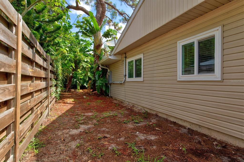 PAVER PARK ESTATES 1ST ADD - Residential Lease