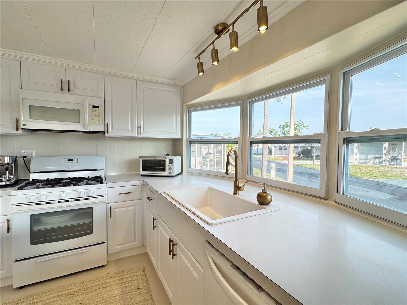 346 MOUNT SAXON AVENUE NE 316