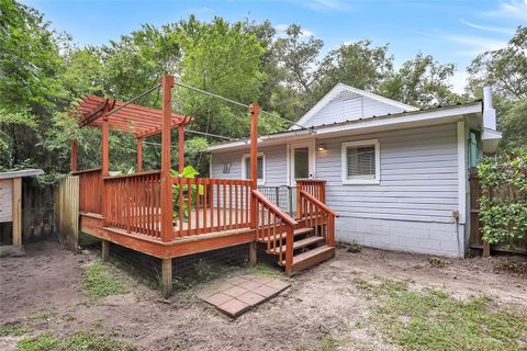 A home in DELAND